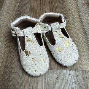 Monkey Feet White Gold Faux Fur T-Strap Baby Shoes 18-24M
